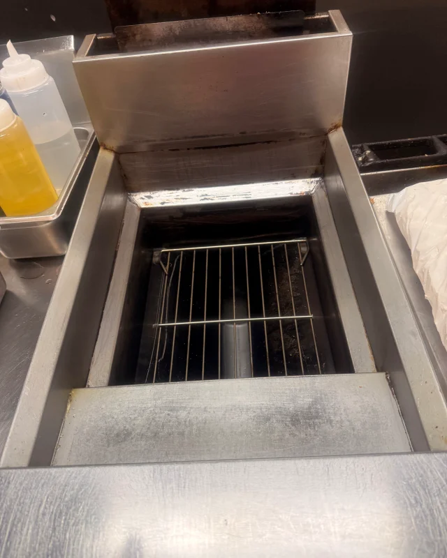 The same fryer with elements and splash guard cleaned down and the element rack back in place